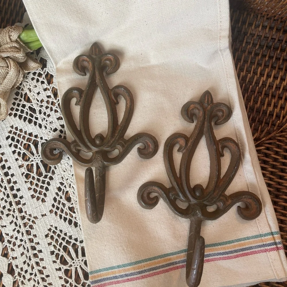 Set of 2 Iron Rustic Iron Farmhouse Hooks
